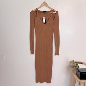 NWT Carmel House of Harlow 1960 Maxi Dress with cutout, and a V neckline